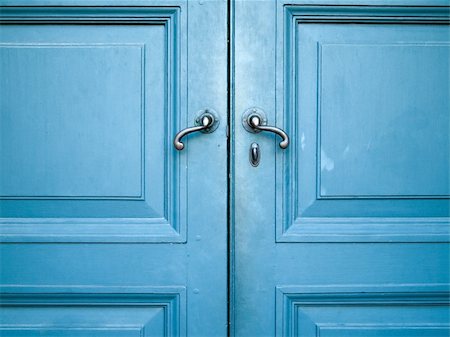 Door handles with an old double wood door painted with blue Stock Photo - Budget Royalty-Free & Subscription, Code: 400-04762695