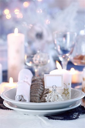 simsearch:400-05693119,k - Place setting for Christmas in white Stock Photo - Budget Royalty-Free & Subscription, Code: 400-04763337