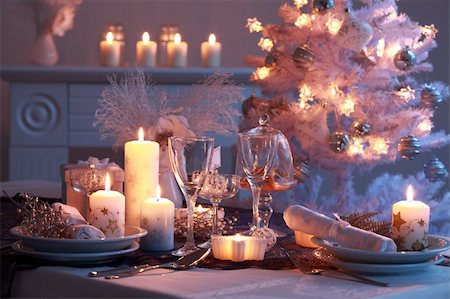 simsearch:400-05693119,k - Place setting for Christmas in white Stock Photo - Budget Royalty-Free & Subscription, Code: 400-04763340