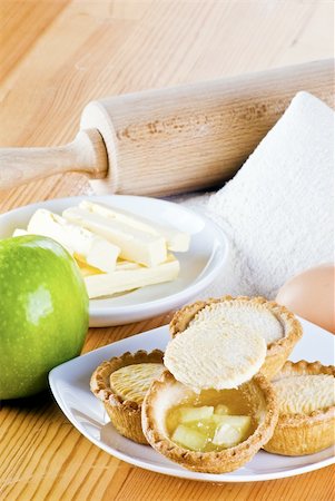 simsearch:400-04370315,k - Freshly made apple pies on the table with one open Stock Photo - Budget Royalty-Free & Subscription, Code: 400-04778939