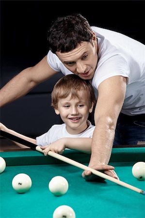 pool kids - The young man with the son plays billiards Foto de stock - Super Valor sin royalties y Suscripción, Código: 400-04779266