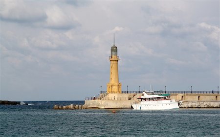 The lighthouse on the seafront Foto de stock - Super Valor sin royalties y Suscripción, Código: 400-04779362