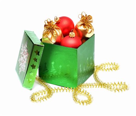 simsearch:400-04499144,k - christmas baubles in gift box on white Stock Photo - Budget Royalty-Free & Subscription, Code: 400-04773809