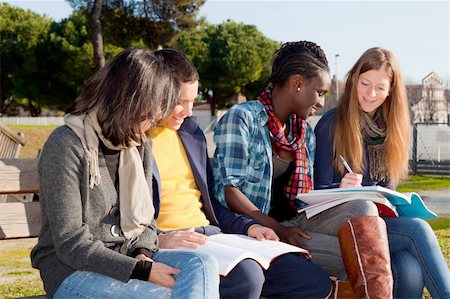 College Students Studying Together at Park Photographie de stock - Aubaine LD & Abonnement, Code: 400-04785353