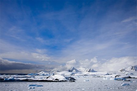 simsearch:400-05271801,k - Beautiful snow-capped mountains against the blue sky in Antarctica Stock Photo - Budget Royalty-Free & Subscription, Code: 400-04786238