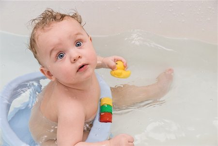 simsearch:400-04151135,k - beauty baby boy in bath with toys Stock Photo - Budget Royalty-Free & Subscription, Code: 400-04788307