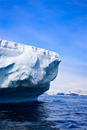 simsearch:400-04264043,k - Antarctic iceberg in the snow Foto de stock - Super Valor sin royalties y Suscripción, Código: 400-04781279