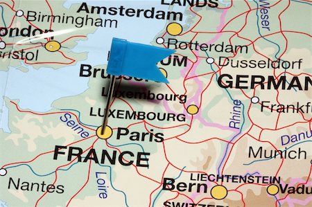Blue flag pin pointing on Paris in map Stock Photo - Budget Royalty-Free & Subscription, Code: 400-04783222