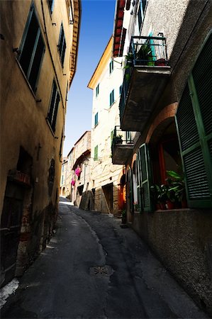 simsearch:400-06530910,k - Narrow Alley With Old Buildings In Italian City Stock Photo - Budget Royalty-Free & Subscription, Code: 400-04796591