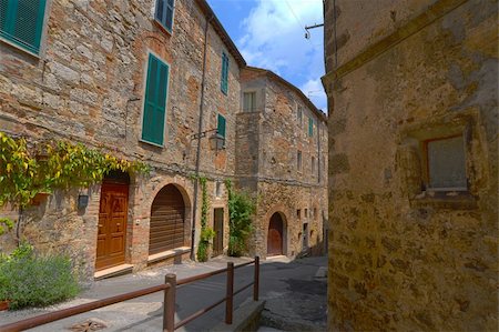 simsearch:400-06530910,k - Narrow Alley With Old Buildings In Italian City Stock Photo - Budget Royalty-Free & Subscription, Code: 400-04797209