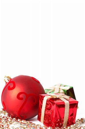 simsearch:400-04499144,k - Red Christmas bauble and two gift boxes isolated on white background with copy space. Stock Photo - Budget Royalty-Free & Subscription, Code: 400-04790568