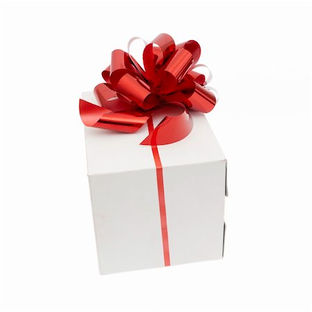 simsearch:400-08806797,k - Gift and red bow isolated on a white background Photographie de stock - Aubaine LD & Abonnement, Code: 400-04793843