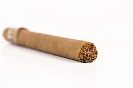 simsearch:400-05207678,k - front view of havana brown cigar on white background Stock Photo - Budget Royalty-Free & Subscription, Code: 400-04806952