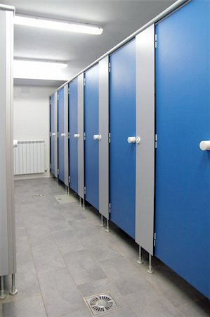 diminishing perspective - bathroom corridor doors blue pattern indoor toilette Photographie de stock - Aubaine LD & Abonnement, Code: 400-04803057