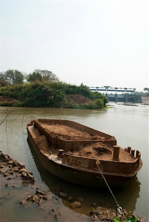 simsearch:400-05308802,k - boat on a river Stock Photo - Budget Royalty-Free & Subscription, Code: 400-04815573