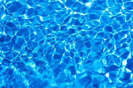 simsearch:400-04058760,k - eau bleue transparente avec des reflets de lumière du soleil Photographie de stock - Aubaine LD & Abonnement, Code: 400-04815759