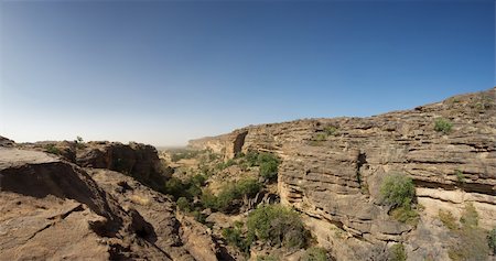 simsearch:400-06099430,k - The Bandiagara site is an outstanding landscape of cliffs and sandy plateaux with some beautiful Dogon architecture Stock Photo - Budget Royalty-Free & Subscription, Code: 400-04817994