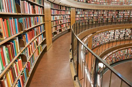 diminishing perspective - Bookshelf in library with many books Photographie de stock - Aubaine LD & Abonnement, Code: 400-04818375