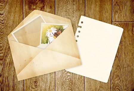 simsearch:400-05892111,k - Old envelope with photos on wooden planks Stock Photo - Budget Royalty-Free & Subscription, Code: 400-04818990