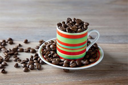 simsearch:400-07305144,k - Coffee beans in striped cup on wooden table Stock Photo - Budget Royalty-Free & Subscription, Code: 400-04811041