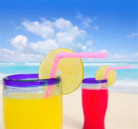 simsearch:400-05944023,k - beach tropical cocktails in tropical turquoise on Caribbean Sea Stock Photo - Budget Royalty-Free & Subscription, Code: 400-04825357