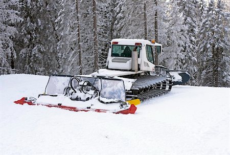 simsearch:400-07215754,k - Snow preparation machine (snow cat) on the top of the hill at the ski resort. Stock Photo - Budget Royalty-Free & Subscription, Code: 400-04820717