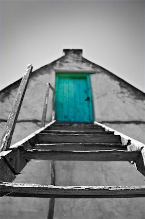 Black and white image with green door in color - very shallow depth of field Photographie de stock - Aubaine LD & Abonnement, Code: 400-04837839