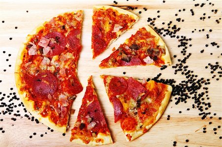 simsearch:400-04479187,k - Fresh colorful pizza with salami, mushrooms and pepper Stock Photo - Budget Royalty-Free & Subscription, Code: 400-04832173
