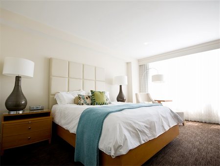 Double bed in the modern interior room Foto de stock - Super Valor sin royalties y Suscripción, Código: 400-04840706