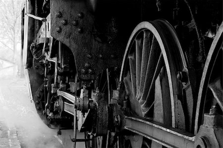 simsearch:400-04992228,k - Close up of the wheels and suspension of the old steam engine Foto de stock - Super Valor sin royalties y Suscripción, Código: 400-04841615