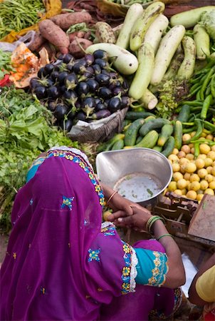 simsearch:400-05146135,k - Indian lady selling fruit and vegetables at a street market in Pushkar, Rajasthan, India Stock Photo - Budget Royalty-Free & Subscription, Code: 400-04856448