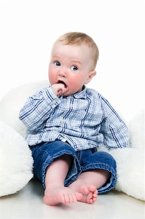simsearch:400-04638236,k - Cute little boy on a white background Photographie de stock - Aubaine LD & Abonnement, Code: 400-04866906