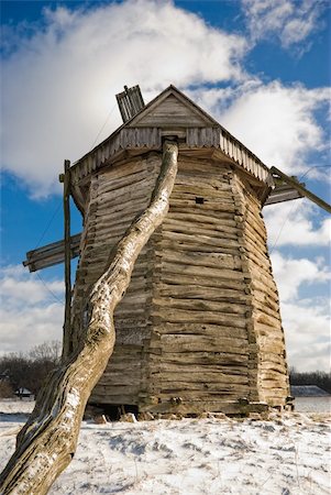 simsearch:400-05319608,k - Old wooden windmills at Pirogovo ethnographic museum, near Kiev, Ukraine Stock Photo - Budget Royalty-Free & Subscription, Code: 400-04874897
