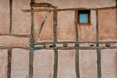 simsearch:400-06065362,k - Pink Wall Spanish House with Wooden Beams and an Closed Window Photographie de stock - Aubaine LD & Abonnement, Code: 400-04876993