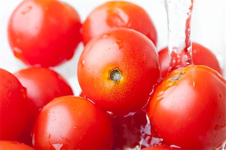 simsearch:400-04766599,k - Fresh cherry tomatoes being washed Stock Photo - Budget Royalty-Free & Subscription, Code: 400-04877904