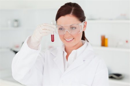simsearch:400-09011632,k - Cute red-haired scientist looking at a test tube in a lab Stock Photo - Budget Royalty-Free & Subscription, Code: 400-04879284