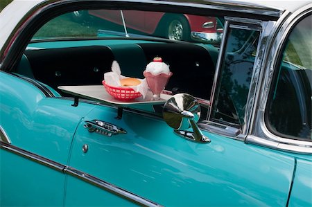 drive-thru - tray with burger and milk shake on classic car at drive in Stock Photo - Budget Royalty-Free & Subscription, Code: 400-04872285