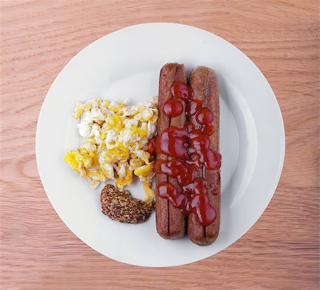 simsearch:400-04587885,k - grilled hot dog with ketchup sauce and mustard Stock Photo - Budget Royalty-Free & Subscription, Code: 400-04885085