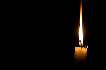 single candle light on black background Photographie de stock - Aubaine LD & Abonnement, Code: 400-04883086