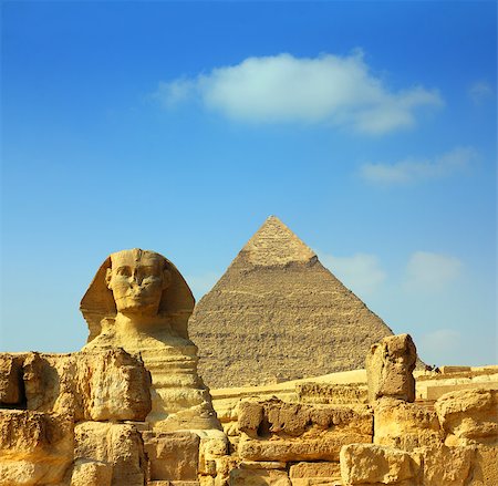 simsearch:400-04652920,k - famous ancient egypt Cheops pyramid and sphinx in Giza Photographie de stock - Aubaine LD & Abonnement, Code: 400-04895912