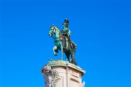 simsearch:400-05193127,k - Statue of King Joao I at Figueiroa Square, and St. Jorge castle in Lisbon, Portugal Stock Photo - Budget Royalty-Free & Subscription, Code: 400-04897811