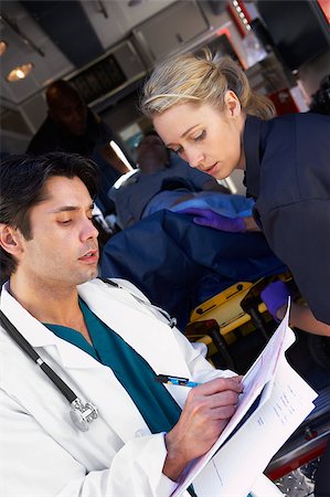simsearch:400-05343071,k - Paramedic advising doctor about arriving patient Stock Photo - Budget Royalty-Free & Subscription, Code: 400-04890167