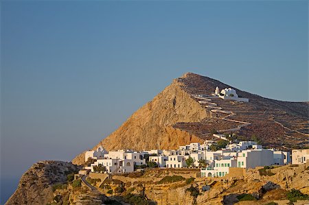 The picturesque town of Chora on Folegandros island, Greece, at sunset; the church of Virgin Mary sits on top of it Foto de stock - Super Valor sin royalties y Suscripción, Código: 400-04891202