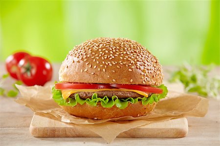 simsearch:400-06090558,k - fresh hamburger on wooden cutting board Stock Photo - Budget Royalty-Free & Subscription, Code: 400-04891940