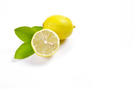 simsearch:400-04716078,k - Fresh lemons displayed with a white background Stock Photo - Budget Royalty-Free & Subscription, Code: 400-04892429