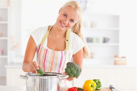 simsearch:400-05740111,k - Woman putting cabbage on water while wearing an apron Stock Photo - Budget Royalty-Free & Subscription, Code: 400-04904421