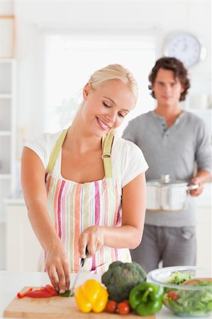 simsearch:400-05740111,k - Portrait of a man bringing a boiler to her girlfriend with the camera focus on her Stock Photo - Budget Royalty-Free & Subscription, Code: 400-04904442