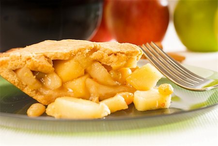 simsearch:400-04370315,k - fresh homemade apple pie over green glass dish macro close up eating  with fork Stock Photo - Budget Royalty-Free & Subscription, Code: 400-04900998