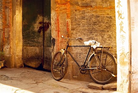 shanghai old bicycle over a brick walland old door Stock Photo - Budget Royalty-Free & Subscription, Code: 400-04901661