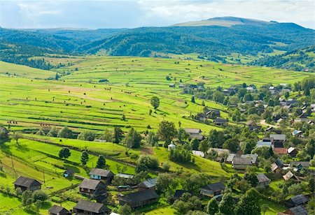 simsearch:400-05719580,k - beautiful summer mountain and village on mountainside (Carpathian. Ukraine) Photographie de stock - Aubaine LD & Abonnement, Code: 400-04912449